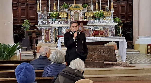 Contro truffe e furti a Mondolfo i consigli del comandante dei carabinieri Paterniani al termine della messa nella Collegiata