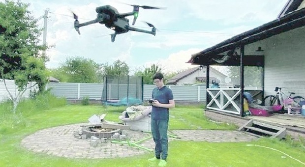 Andrii, 15enne mago dei droni scova e fa colpire i tank russi