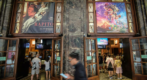 Milano, chiude lo storico cinema Odeon: diventerà un centro commerciale