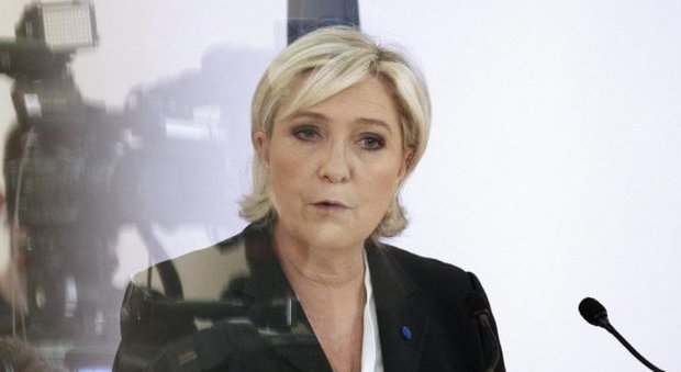 Marine Le Pen attacca il Papa: sono cattolica ma sui migranti mi fa arrabbiare