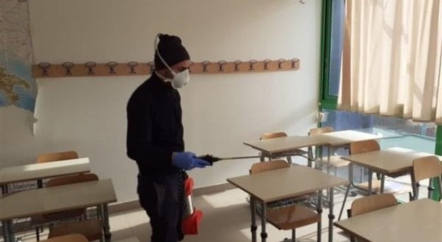 Scuola, si torna in classe in Campania e ci sono nuovi infetti: alunni in quarantena