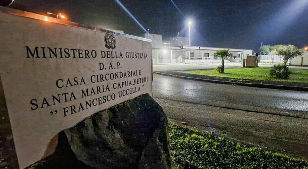 Un frame delle passate violenze al carcere di Santa Maria Capua Vetere