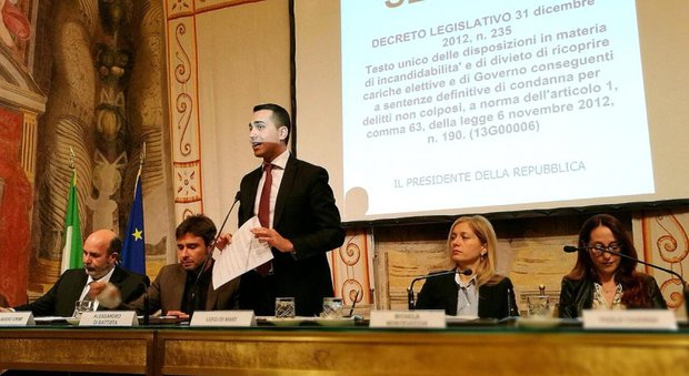 Minzolini, Di Maio vs Capacchione «Giornalista anticamorra salva condannato»