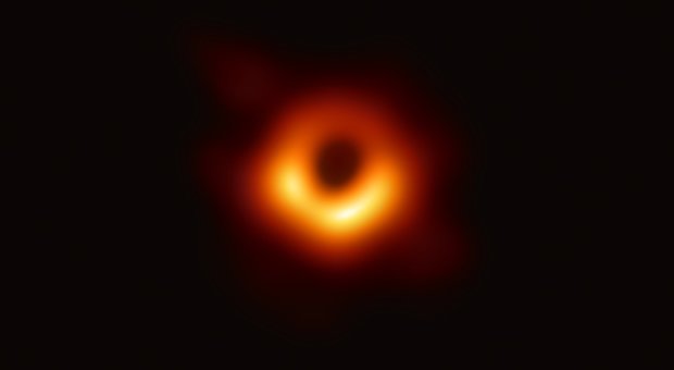 Buco nero, l'esperta: «Quella sua forma non circolare apre la strada a nuove scoperte»