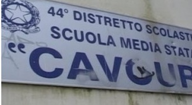 Napoli, infiltrazioni nella scuola Cavour: «Basta doppi turni, via ai lavori»