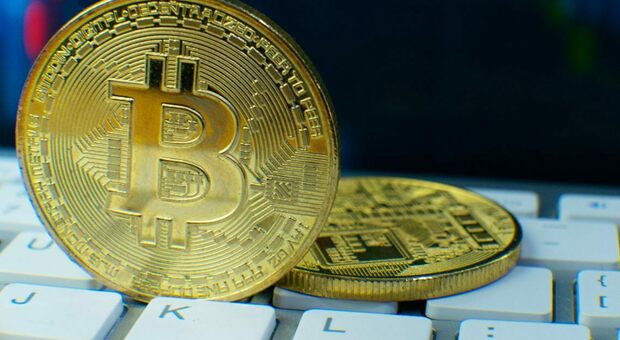Droga dalla Germania con il corriere pagata in bitcoin: tre alla sbarra