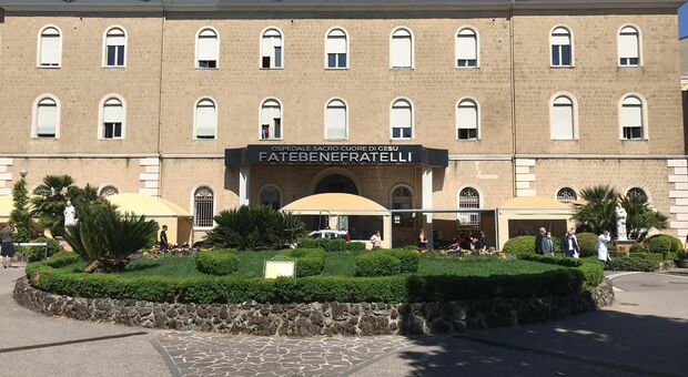 L'ingresso dell'ospedale Fatebenefratelli