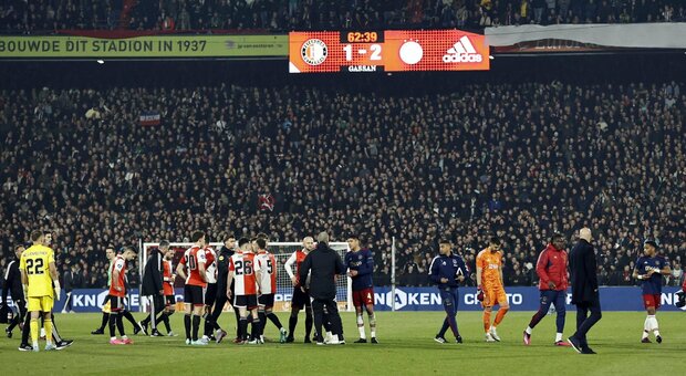 Roma, gli hooligans del Feyenoord contro il divieto di trasferte: «È il fallimento del calcio»