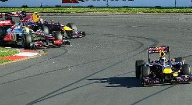 Vettel in testa davanti a Hamilton e a Webber