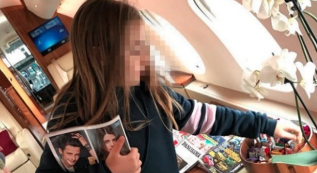 Sonia Bruganelli e la foto della figlia sul jet privato, scoppia la polemica. I follower: "Ostenti ricchezza"