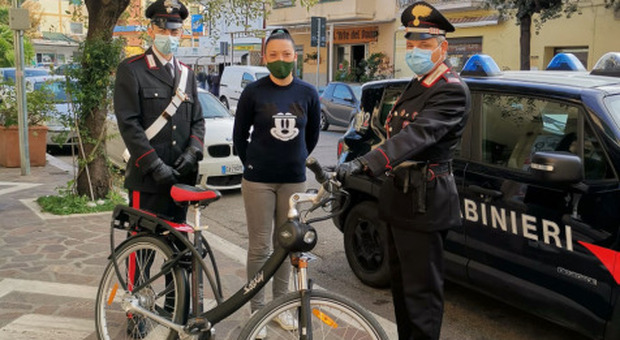 Ciclomotore e bici elettrica rubati ritrovati e restituiti dai carabinieri: due denunce