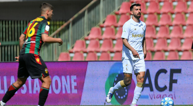 Serie B, Modena-Catanzaro apre la giornata. Parma con lo Spezia per riprendere a volare