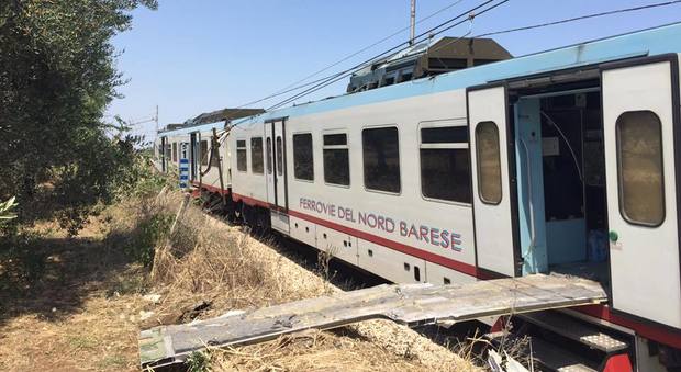 Scontro fra treni in Puglia, su Twitter scoppia la polemica sul «binario unico»