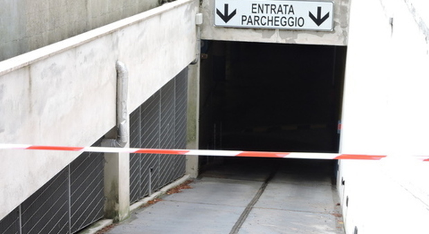 Giallo vicino Roma, infermiera trovata morta in un parcheggio sotterraneo
