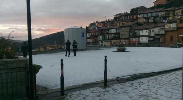 Castelli, prima neve a Rocca di Papa: in azione protezione civile e spargi sale