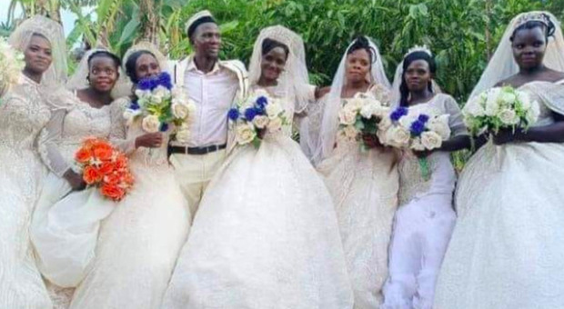Sposo convola a nozze con le sue sette mogli (tra cui due sorelle): «Ne voglio ancora di più». La cerimonia è durata un giorno