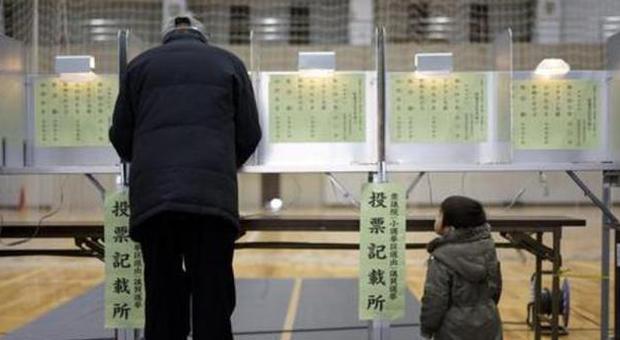 Giappone, elezioni: Abe vince e conquista la maggioranza