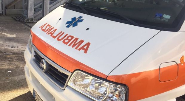 Alessandria, l'ambulanza tarda per un incidente: muore una donna