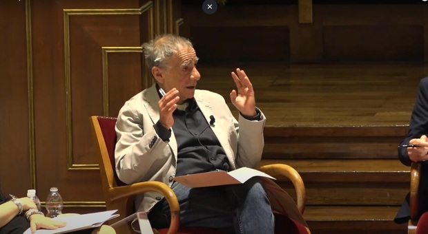 Roberto Vecchioni, esce l'autoantologia: 50 anni di "Canzoni"