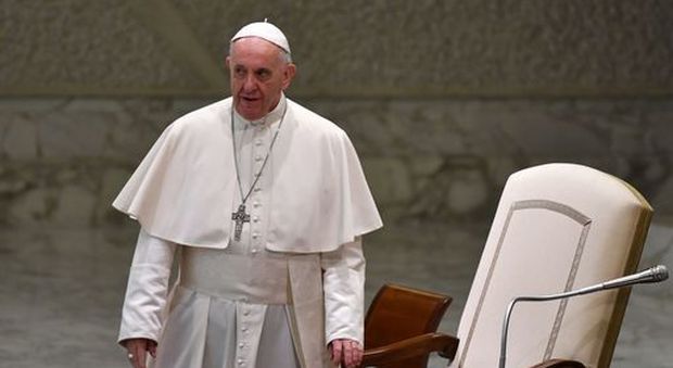 Papa Francesco: «Sesso dono di Dio da vivere senza tabù, ma solo tra uomo e donna»