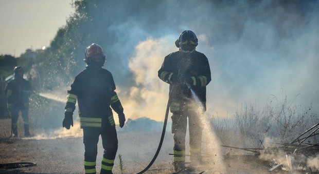 Incendio distrugge palestra a Centocelle: «E' doloso, ritrovate taniche di liquido infiammabile»