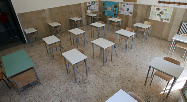 Da domani scuole chiuse: «Più contagi con la riapertura». In Puglia 417 casi tra gli studenti e 151 nel personale