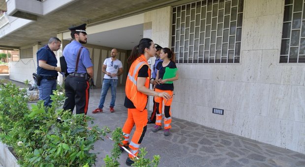 immagine Roma, moglie e marito morti in camera da letto: tra i corpi una calibro 38