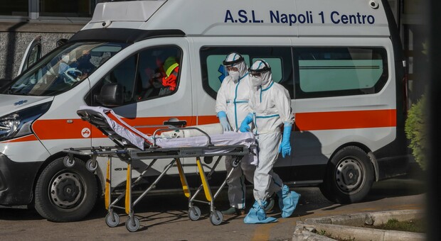Covid in Campania, continua a calare l'indice dei contagi: 6,59%. Altri 12 morti