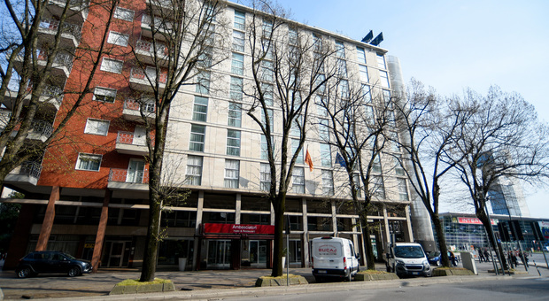 L'hotel Ambasciatori a Mestre, chiuso da circa un anno per la pandemia