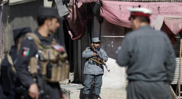 Afghanistan, kamikaze contro agenzia di stampa a Kabul: almeno 40 morti