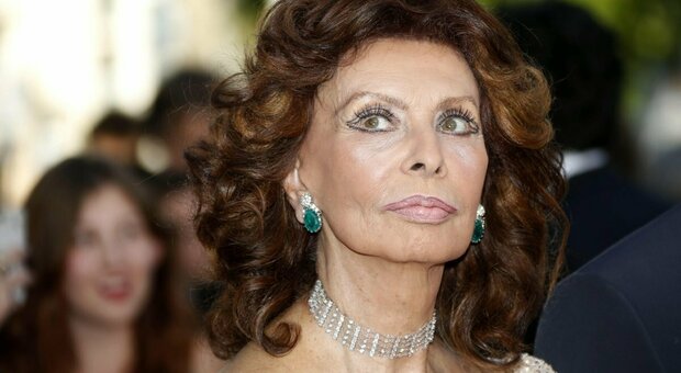 Sophia Loren caduta, incidente domestico per l'attrice le causa fratture all'anca: ecco cos'è successo