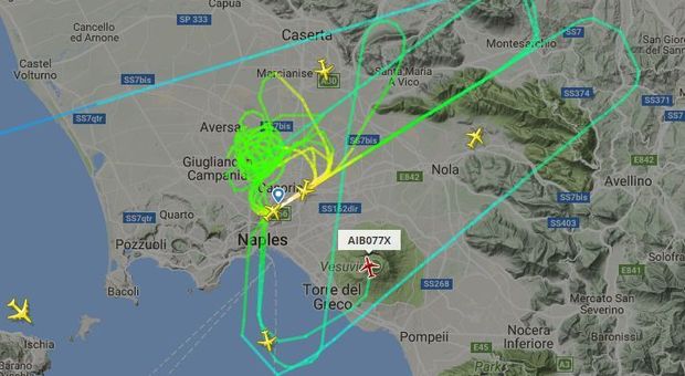 Il mistero dell'aereo in volo su Napoli per ore: «Prove per nuovo modello»