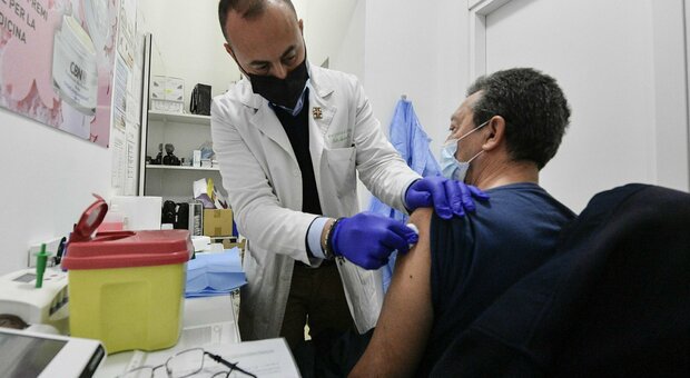 Vaccini, in Veneto è corsa alla terza dose: in un mese è triplicata