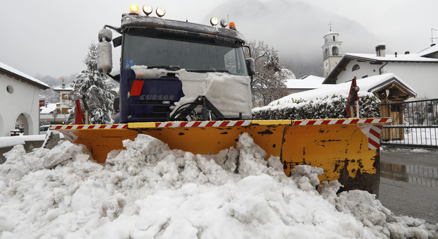 Neve e freddo in mezza Italia, il meteorologo: "Attenzione al gelicidio". Ecco cos'è e cosa si rischia