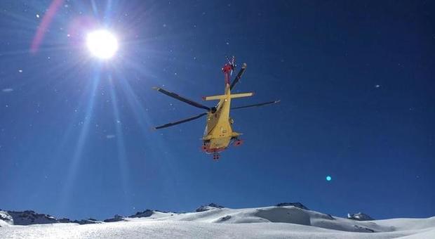 Scialpinista di 47 anni morto travolto da una valangaScialpinista del soccorso alpino muore a 47 anni travolto da una valanga