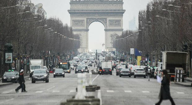 Francia, arriva il Super Green pass: in vigore da lunedì. Oggi oltre 525mila casi