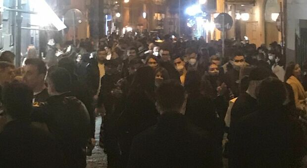 Caos baretti a Napoli, l'ira dei vigili: «Ordinanza inapplicabile»