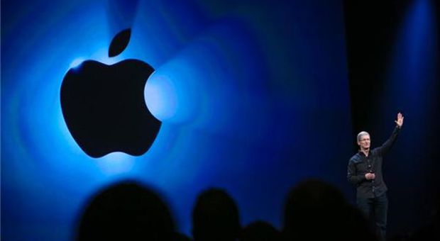 Apple, Tim Cook infiamma la platea con l'iPhone 6