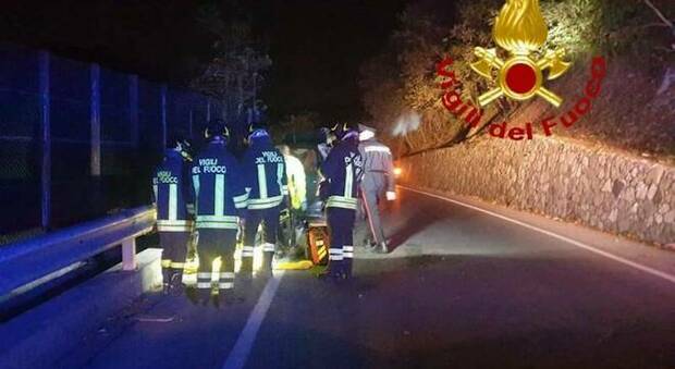 Auto con 4 ventenni si schianta contro un muro vicino al Ponte del Diavolo: Iacopo Leoni è morto sul colpo