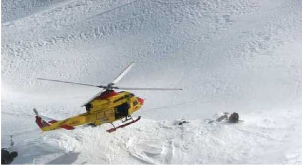 Scialpinista triestino cade e rotola per 100 metri sullo Zevola: ferito. Soccorso anche un 40enne caduto con la mountain bike