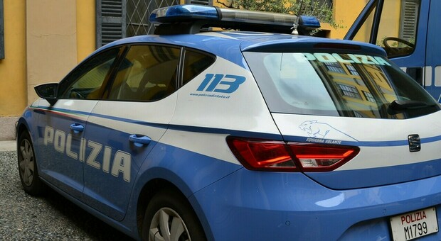 https://statics.cedscdn.it/photos/MED/18/32/8471832_11173830_polizia_ultimissime.jpg