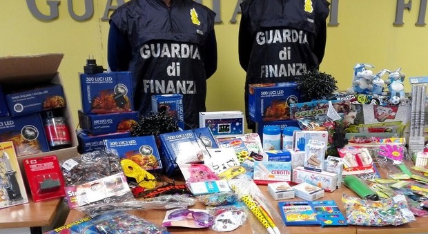 La Finanza di Giulianova sequestra undici milioni di articoli natalizi pericolosi