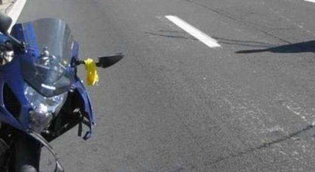 Casoria. Gita in moto finisce in tragedia: schianto contro il guard rail, parrucchiere perde la vita