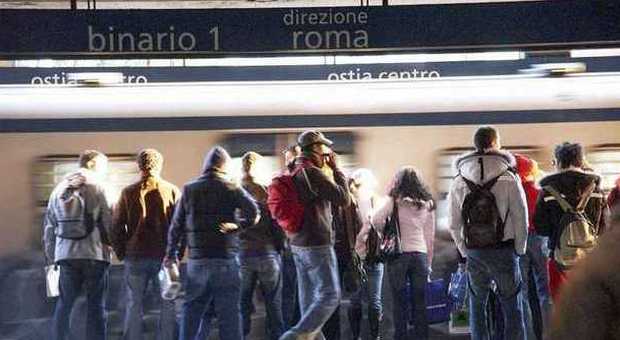 Roma-Lido, pochi treni e macchinisti corse saltate e partenze in ritardo