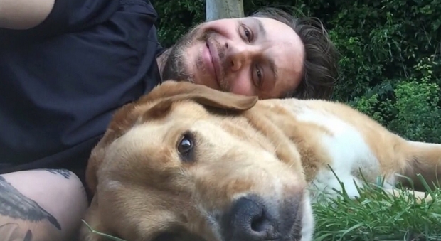 Tom Hardy, la lettera d'addio dell'attore per il suo cane commuove il web