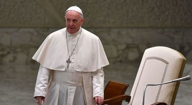 Papa Francesco: «Sesso dono di Dio da vivere senza tabù, ma solo tra uomo e donna»