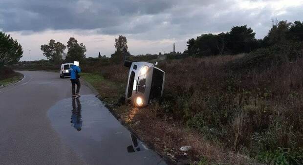 Lecce, incidente sulla Tangenziale Est: auto ribaltata