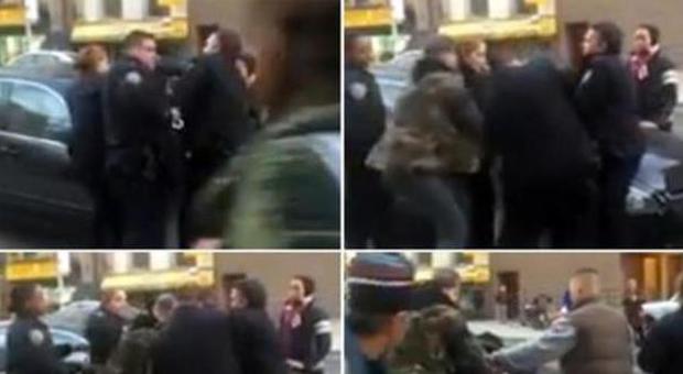 New York, nuovo video choc: agente picchia dodicenne di colore
