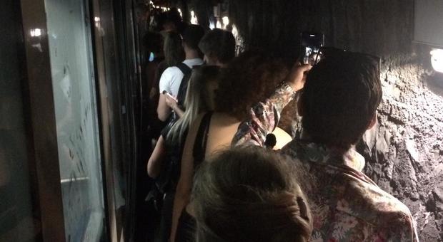 Roma, metro al buio: senza luce banchine e scale mobili a Termini