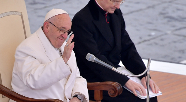 Papa Francesco ai parroci: "Accogliete anche i giovani che convivono"